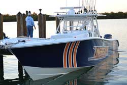Linebreaker boat a./..t dock
